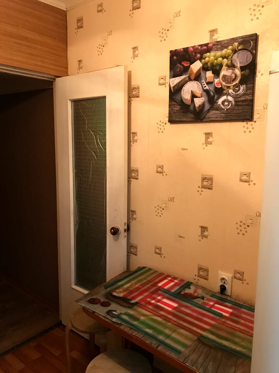 Однокомнатная квартира на улице Родионова в Химках. Стол Однокомнатная квартира на улице Родионова в Химках. Стол