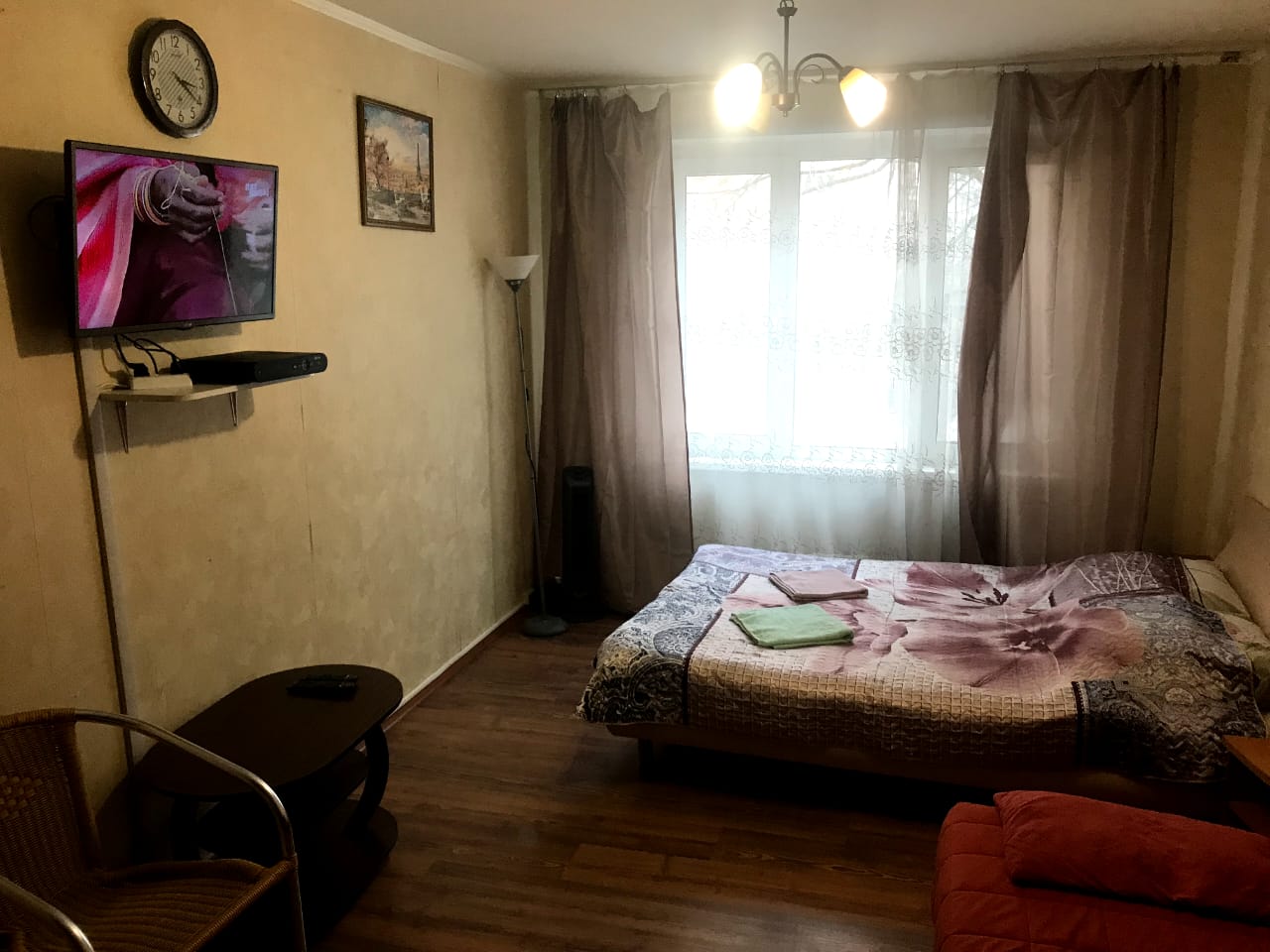 Однокомнатная квартира на улице Родионова в Химках. Телевизор Однокомнатная квартира на улице Родионова в Химках. Теллевизор